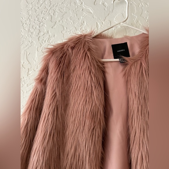 🔥 Forever 21 pink Faux Fur cropped jacket. Small - Picture 7 of 9